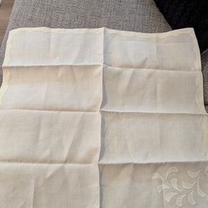 Elegant Cream Napkins  with Scalloped Edges